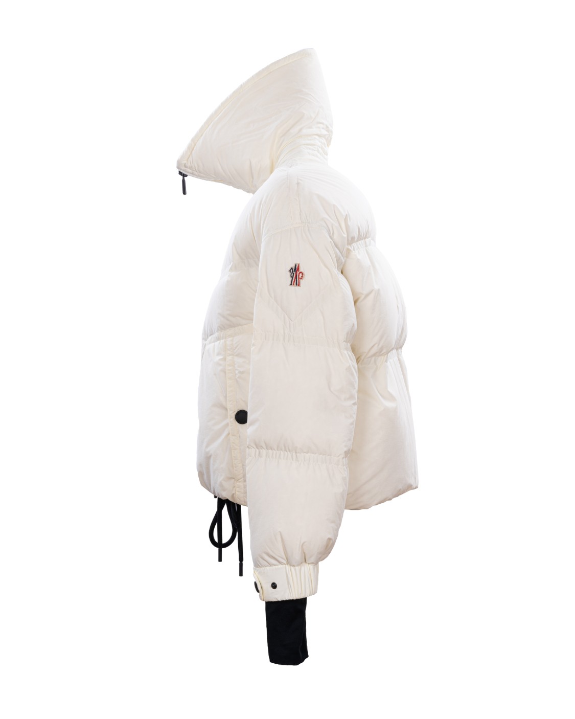 shop MONCLER GRENOBLE Saldi Piumino: Moncler Grenoble Piumino corto Cluses.
Realizzato in popeline tecnico e decorato on dettagli in pile effetto teddy.
Fodera in nylon léger.
Imbottitura in piuma.
Patta sul davanti con fodera in pile effetto teddy.
Chiusura con zip.
Tasche esterne con bottoni a pressione.
Tasca interna per device.
Polsi in jersey elasticizzato.
Fondo del capo elasticizzato e regolabile con coulisse.
Vestibilità regular.
Imbottitura: 90% Piumino, 10% Piuma.
Composizione: 74% Poliestere, 26% Acrilica.
Fabbricato in Bulgaria.. CLUSES1A00024 53862-04A number 9100625